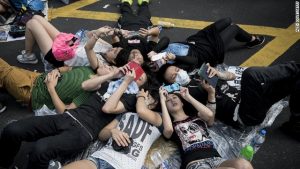 140929180513-hong-kong-protester-cell-phone-story-top