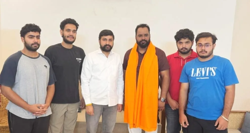 हिमालय परिवार के पंजाब युवाअध्यक्ष एडवोकेट जसवीर को क्षेत्रीय अध्यक्ष कुलवीर सिंह ने किया सम्मानित 