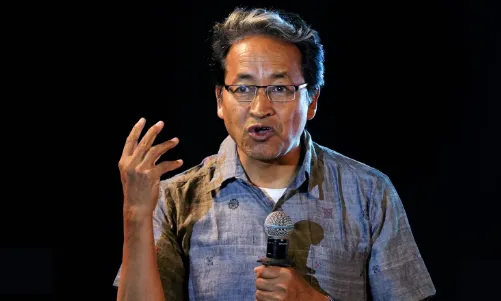  लद्दाख में हिंसा: केंद्र ने सोनम वांगचुक को ज़िम्मेदार ठहराया