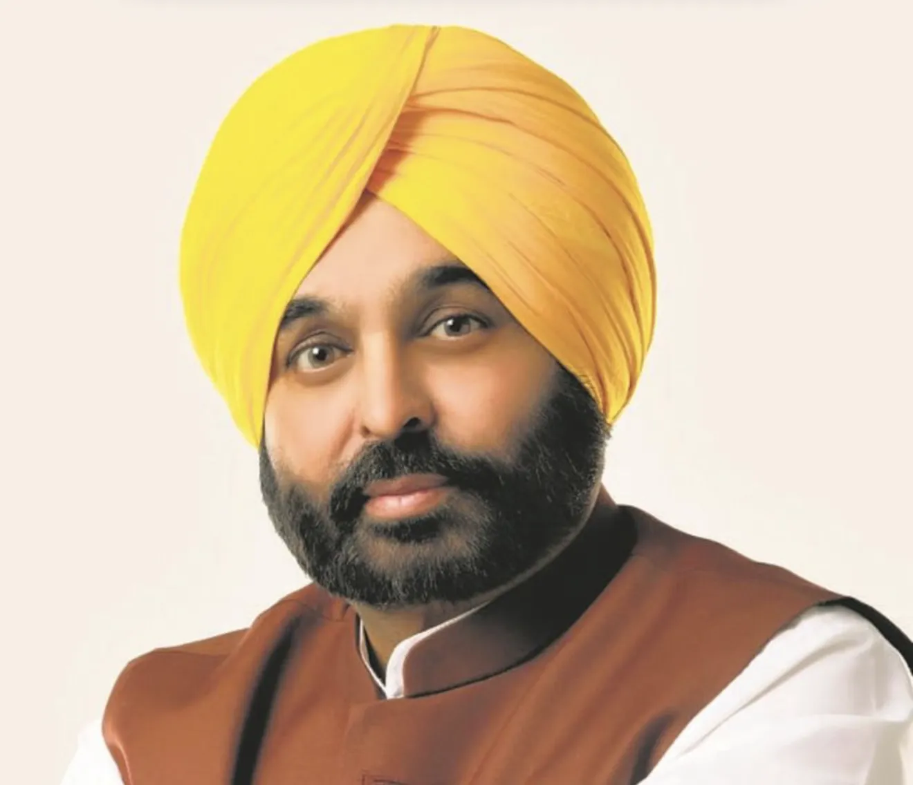 पेरिस से लौटे CM मान तो दिल्ली एयरपोर्ट पर मिला ‘खास स्वागत’! 3 घंटे हिरासत और ₹50 हजार का चालान, AAP का दावा