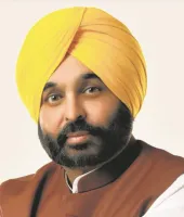 पेरिस से लौटे CM मान तो दिल्ली एयरपोर्ट पर मिला ‘खास स्वागत’! 3 घंटे हिरासत और ₹50 हजार का चालान, AAP का दावा