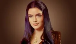 फ़िल्म को चाहिए था चेहरा, पार्टी ने लिख दी किस्मत—देवानंद और ज़ीनत की कहानी