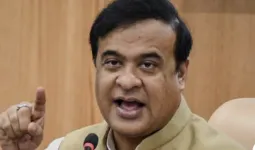 असम चुनाव से पहले सियासी तूफान: हिमंत बिस्वा सरमा ने राहुल गांधी को कहा – “वो रजिस्टर्ड पागल हैं, क्रैकपॉट हैं”