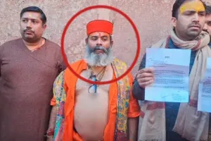 शर्मनाक : बांके बिहारी मंदिर में सेवायतों से बदसलूकी, मुख्य गोस्वामी के कपड़े फाड़े गए, प्रशासनिक कार्रवाई से भक्तों में आक्रोश