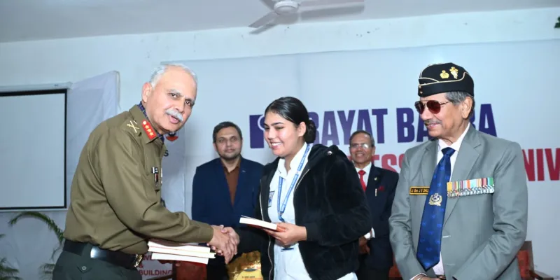 रयात-बाहरा प्रोफेशनल यूनिवर्सिटी में लेफ्टिनेंट जनरल अजय चांदपुरिया ने छात्रों को किया प्रेरित