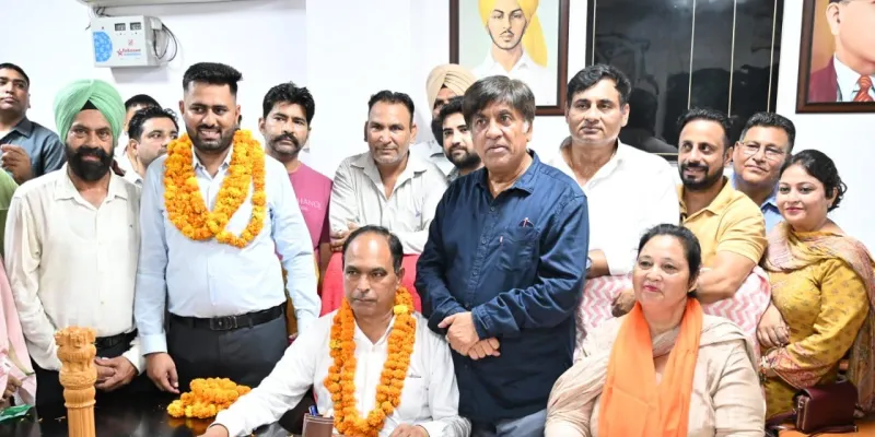 प्रवीण सैनी बने होशियारपुर के मेयर, सुरिंदर कुमार सीनियर डिप्टी मेयर और संदीप चेची बने डिप्टी मेयर
