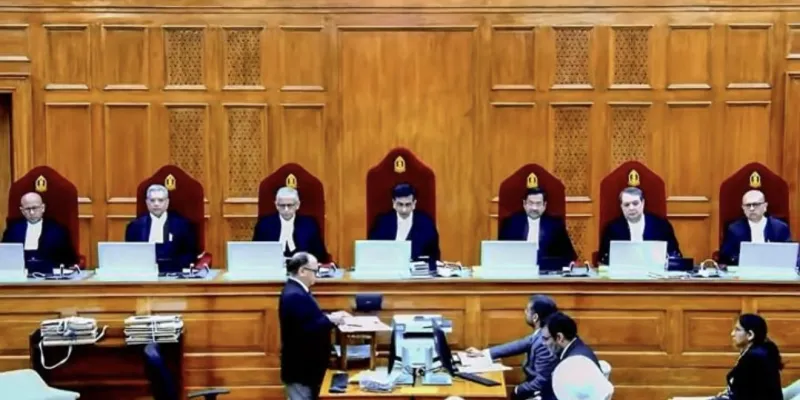 चीफ जस्टिस की कुर्सी पर सवाल, शिकायत लेकर CJI तक पहुंचे जज साहब!